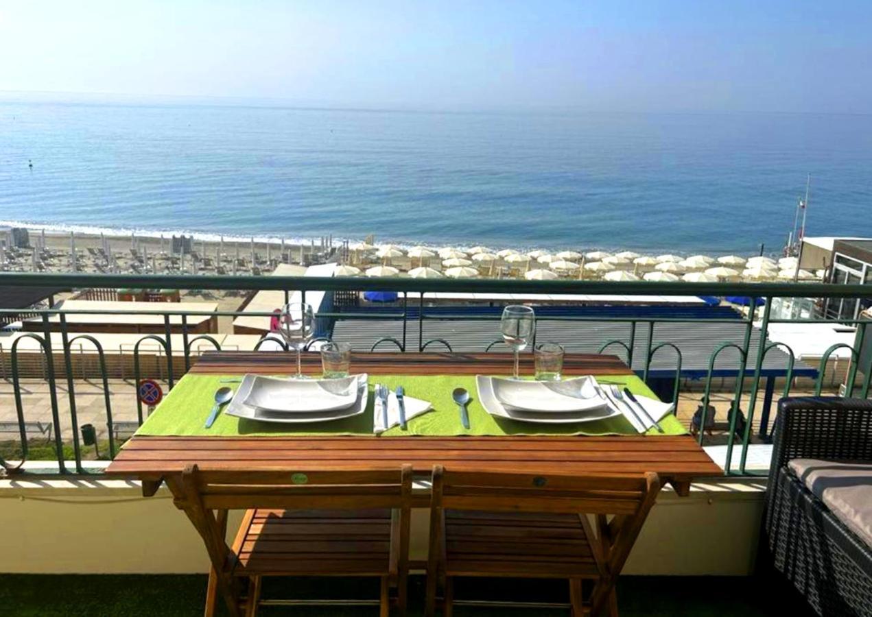 Vista Mare Savona Apartman Kültér fotó