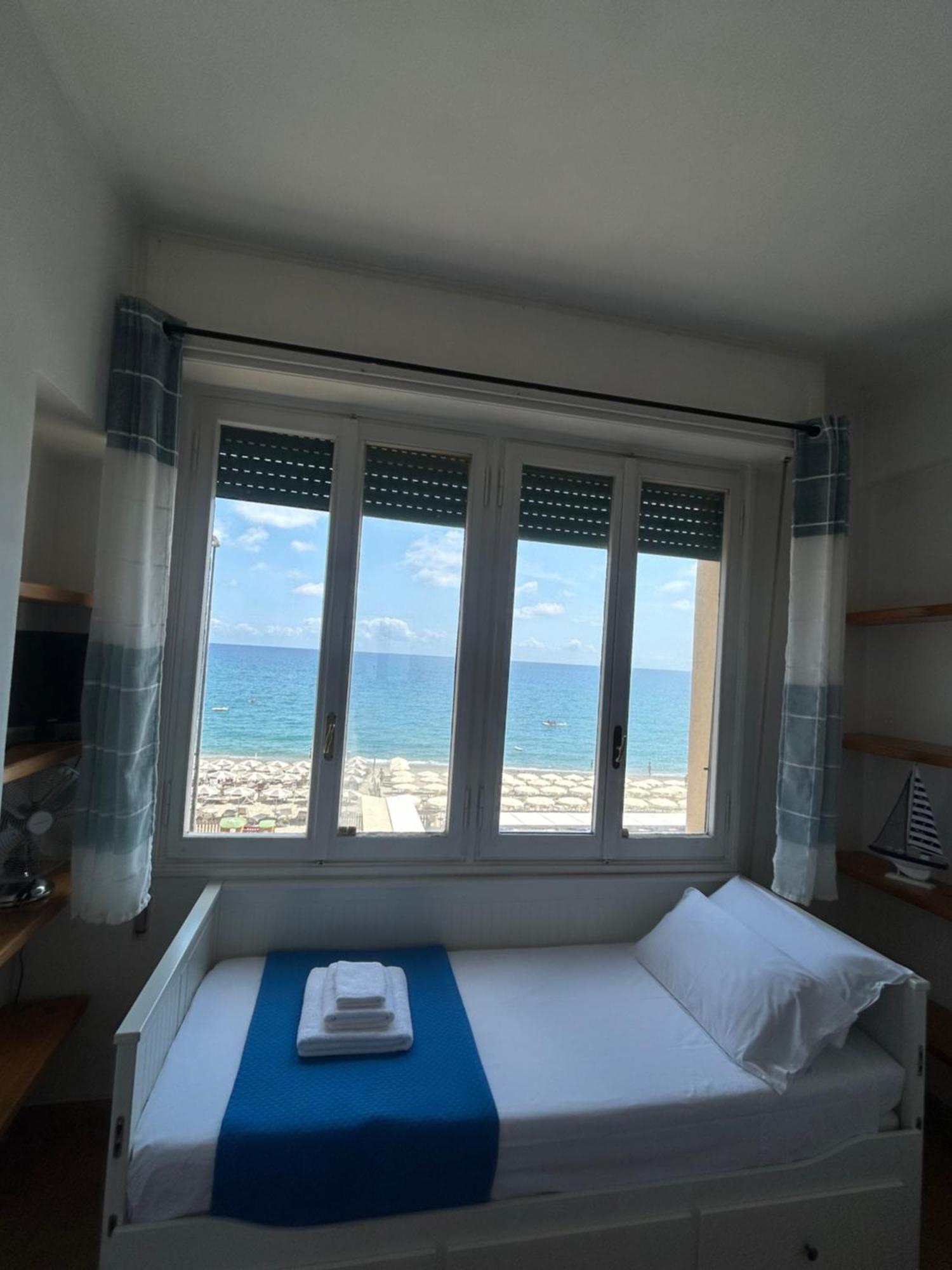 Vista Mare Savona Apartman Kültér fotó